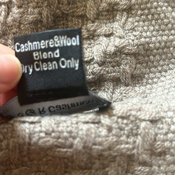 A & R Cashmere Scarf - Picture 8 of 8